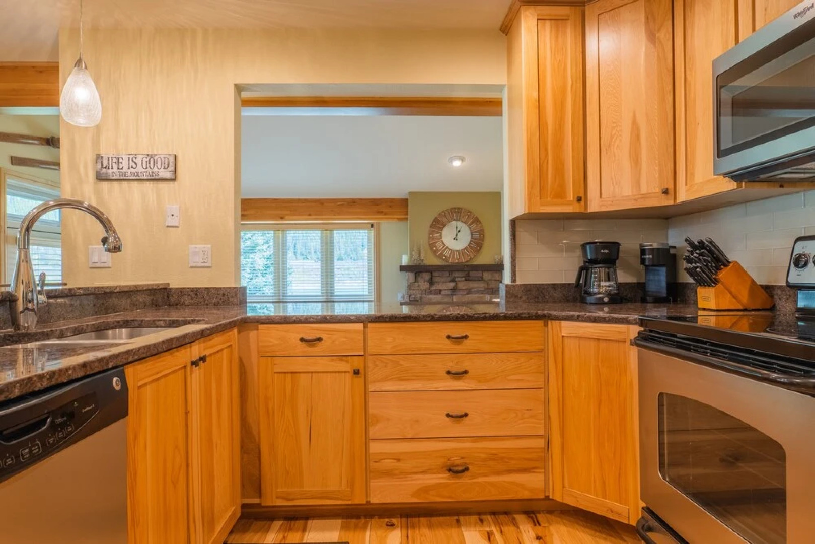 Private Home With A Beautiful Mountain Vista - Woods24 by RedAwning