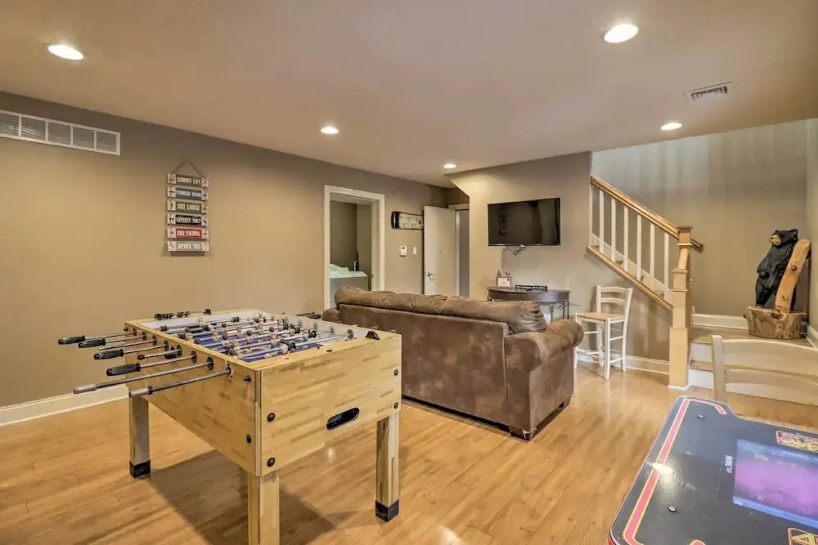 < Half-mi to Skiing: Lake Harmony Home w/ Hot Tub