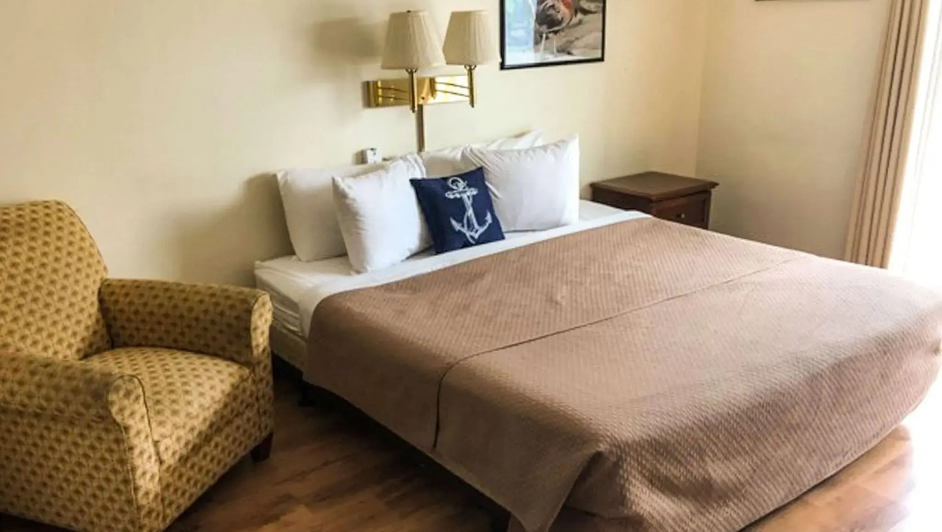 Colonial Inn Ellsworth