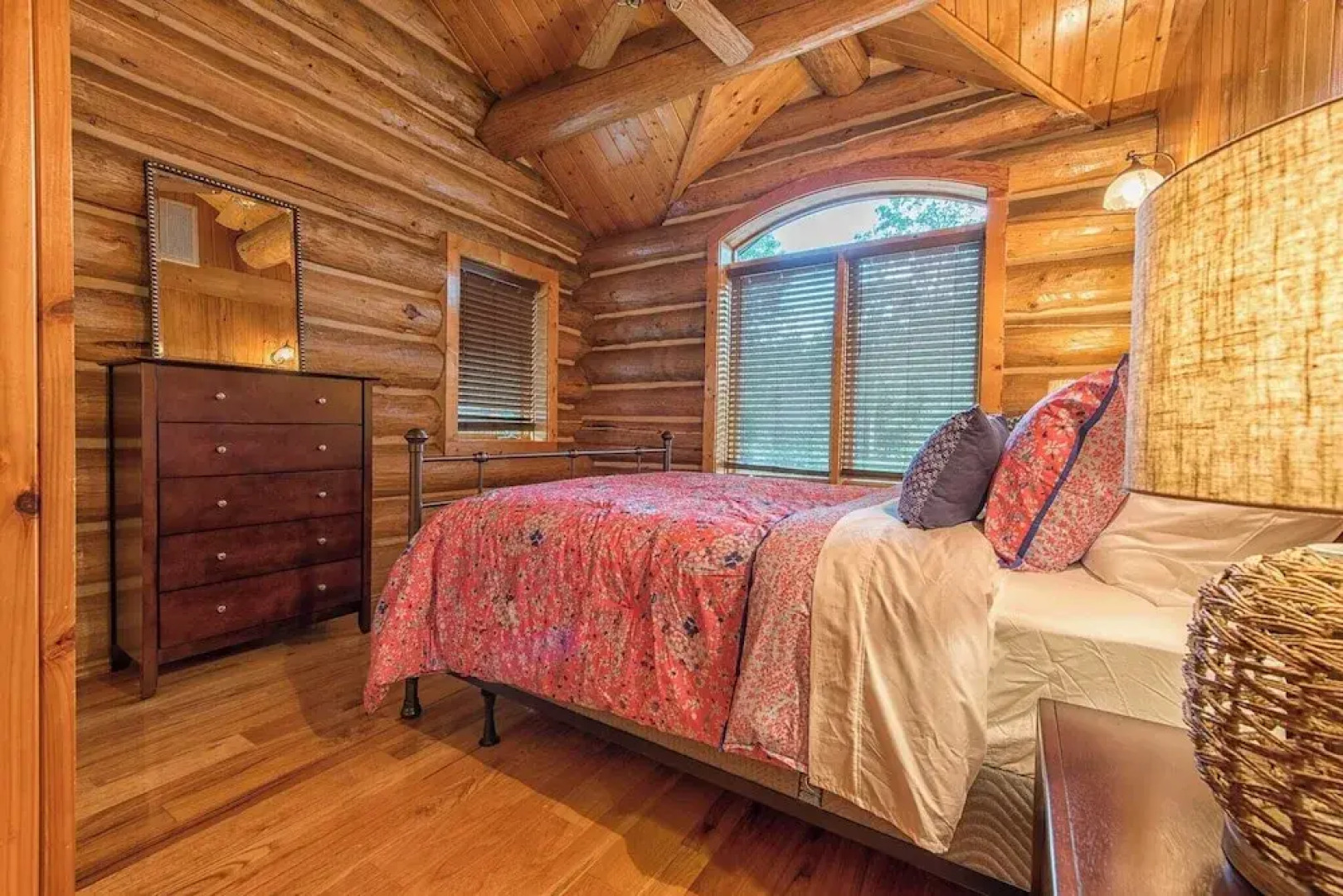 Azalea Retreat by Avantstay Sleeps 34 & Pool