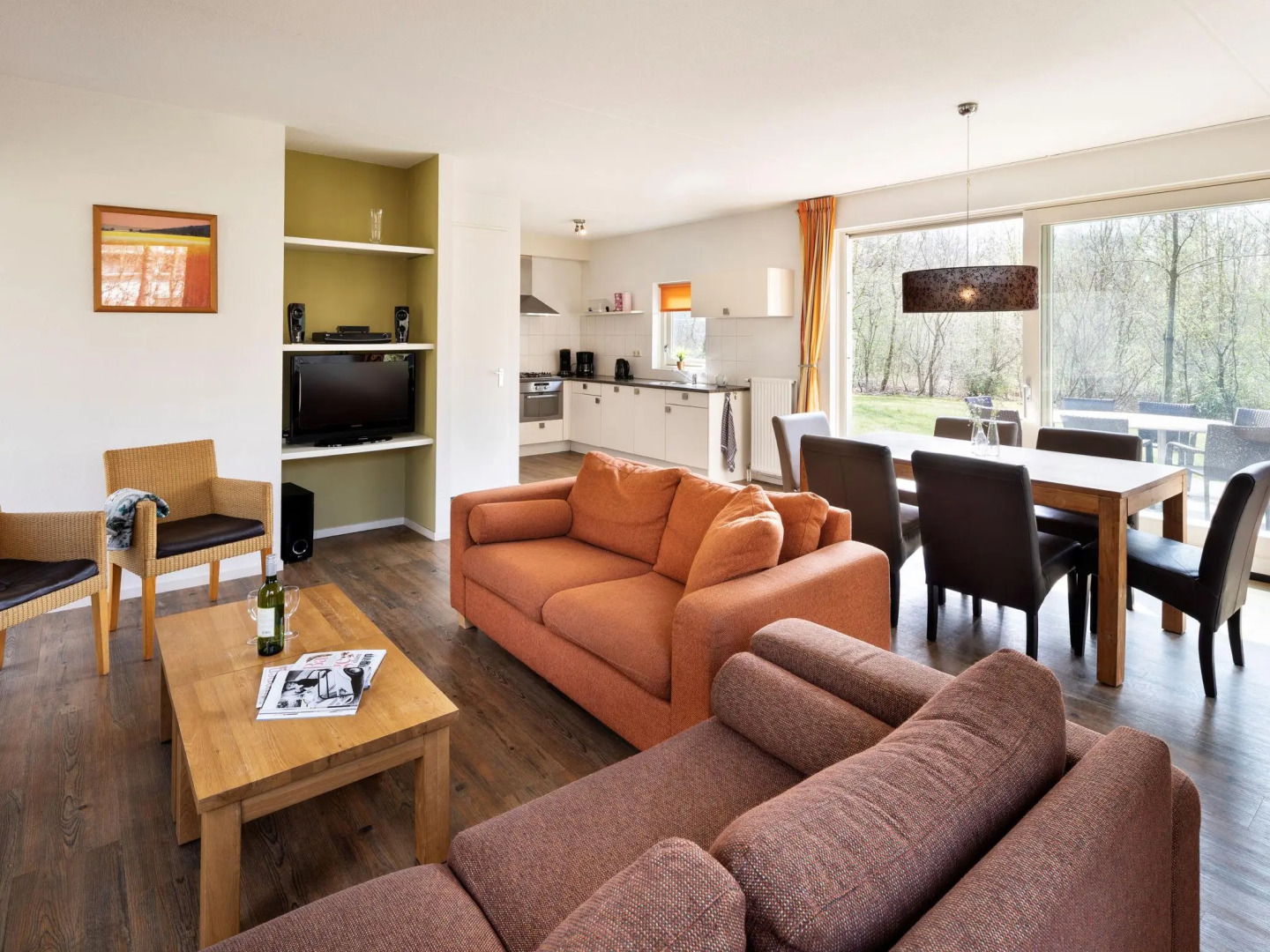 Thatched villa with two bathrooms, at 8 km. from Hoogeveen