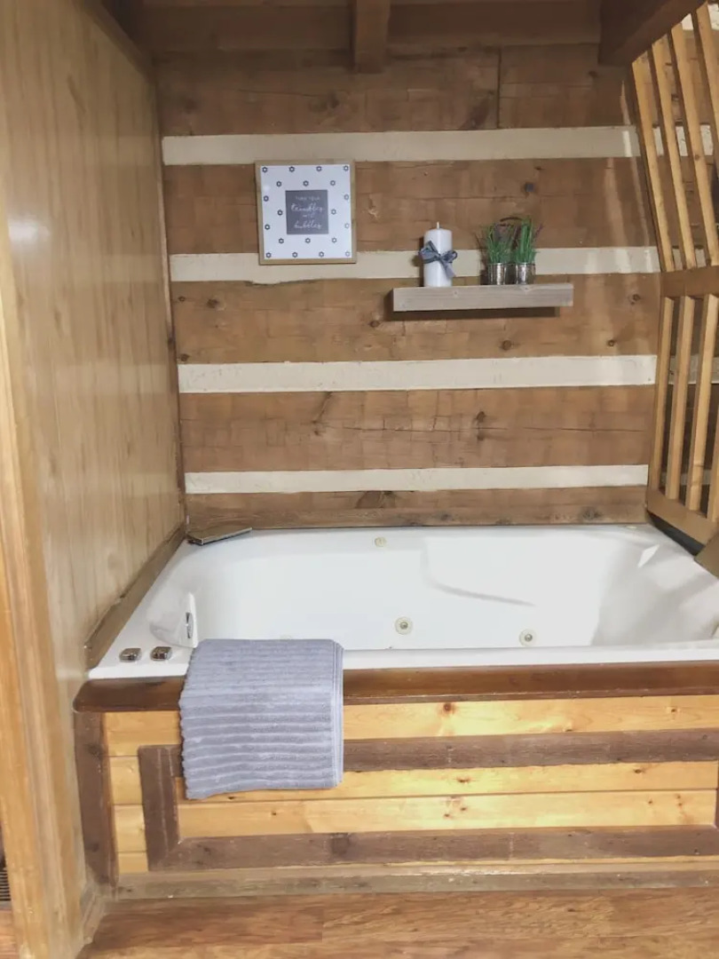 Hanky Panky 1 Bedroom Cabin