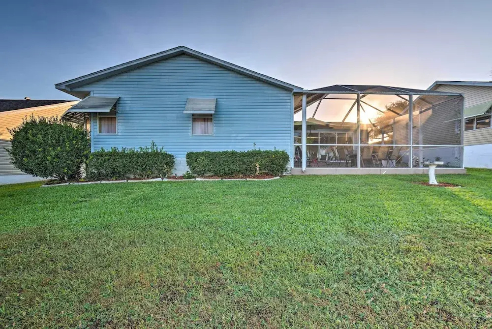 Lovely Lady Lake Home w/ Resort Amenities & Lanai!