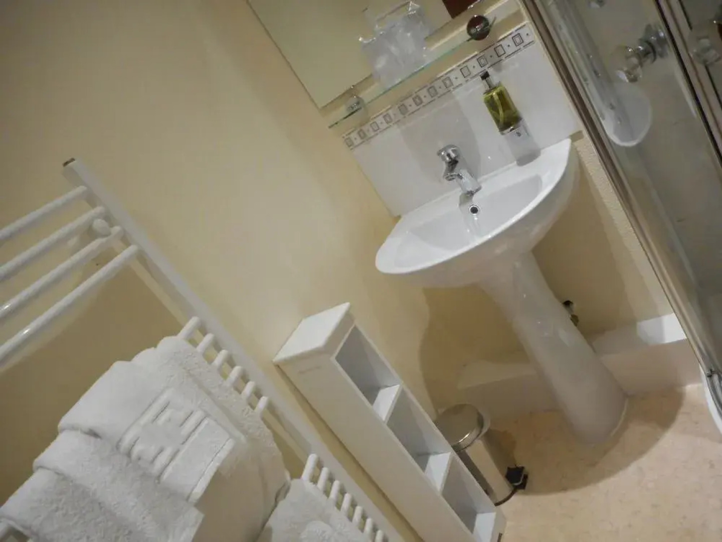 The Robertson Arms Hotel