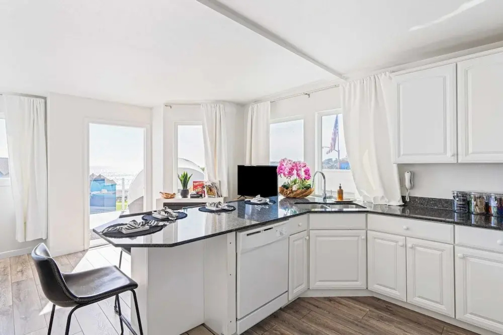 2 Coastal Studios at Cayucus Beach Access + Ocean Views