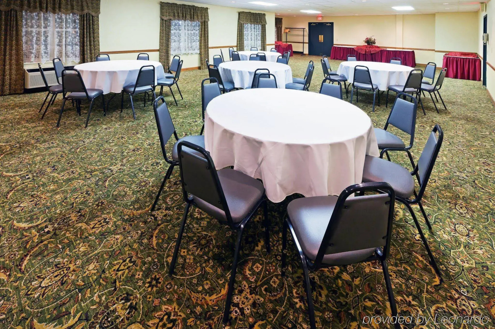 Holiday Inn Express & Suites Wyomissing by IHG