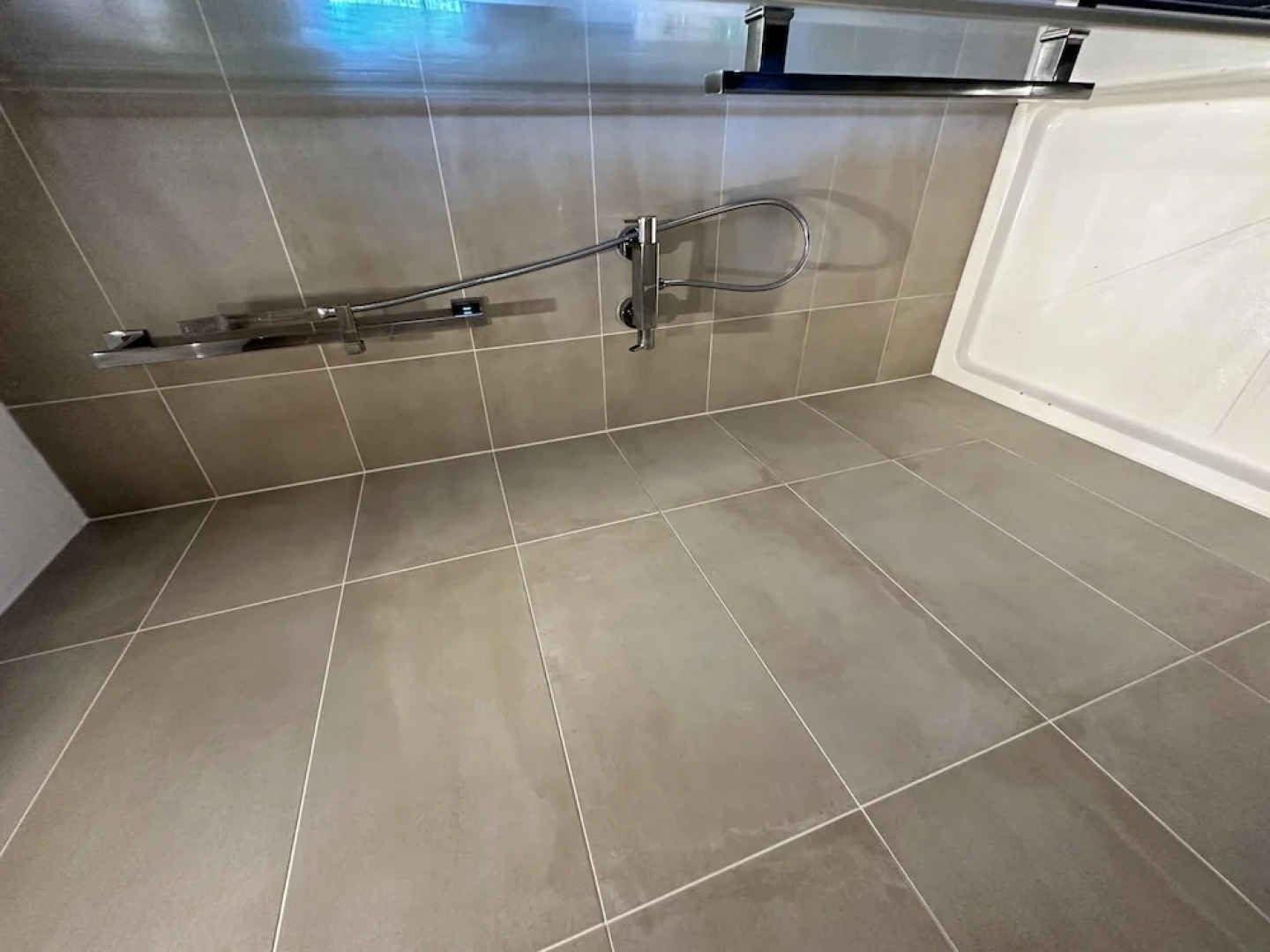 Condo Apartment With Workspace