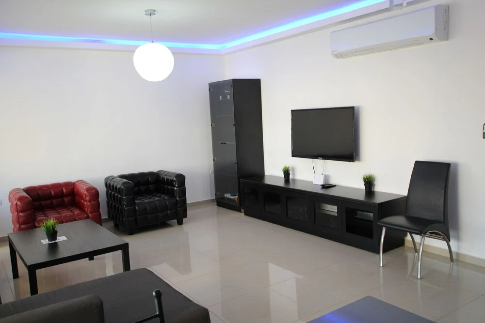 The Seasons King David apartment