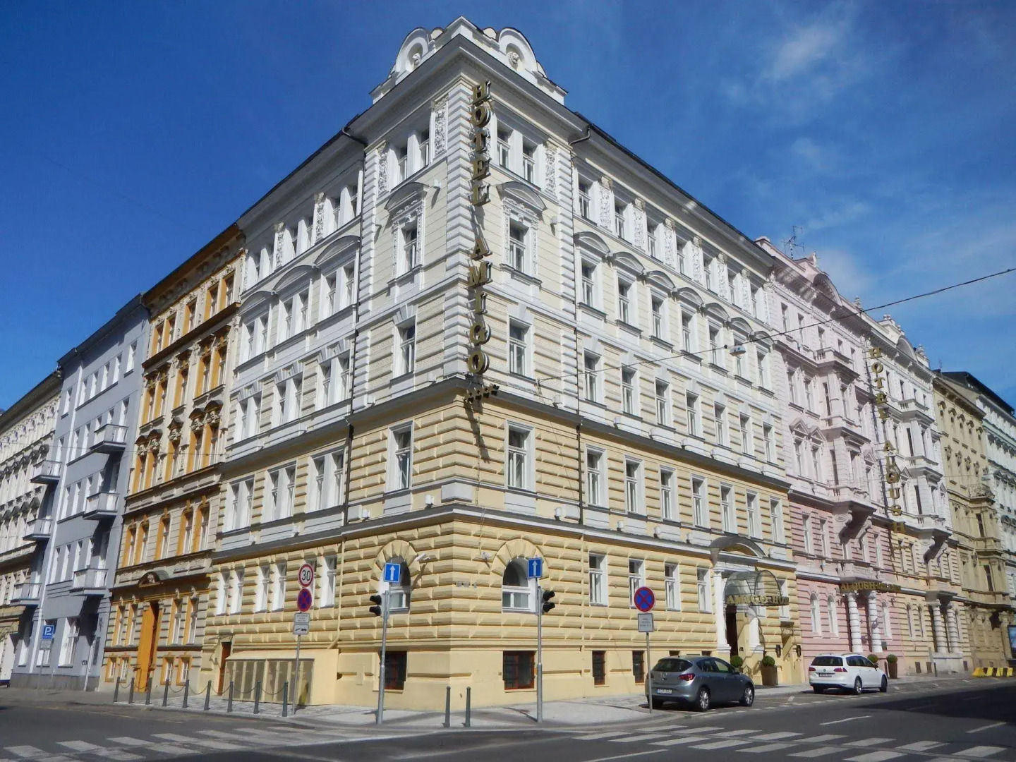 Amigo City Centre Hotel