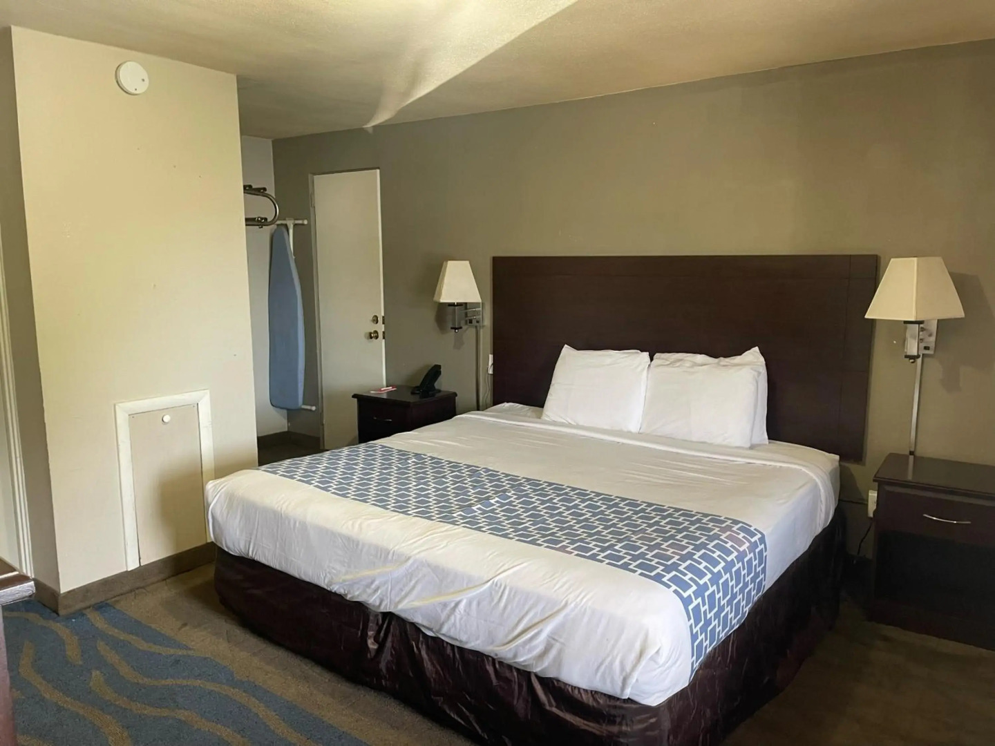 Econo Lodge Mechanicsburg