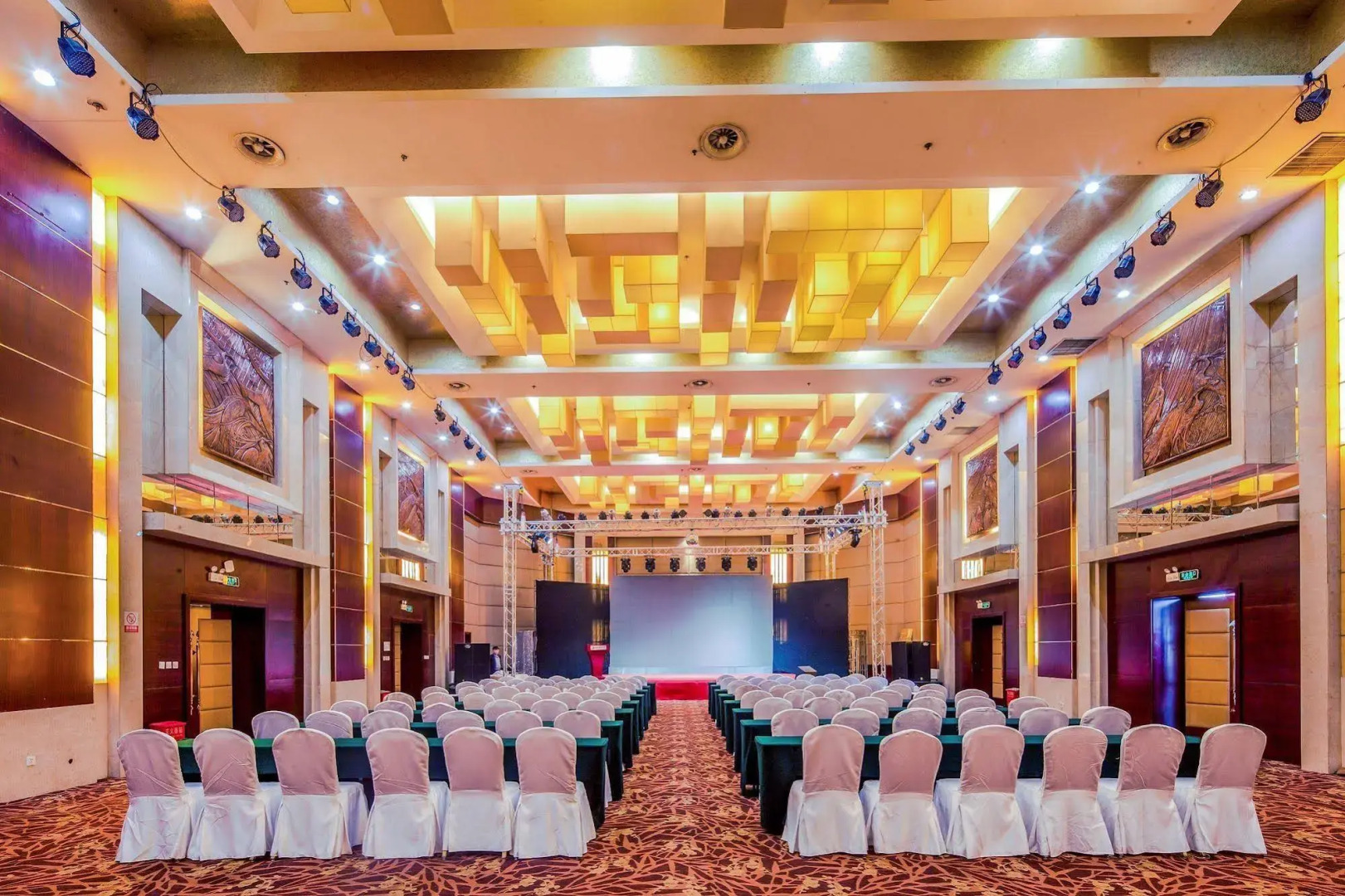 Fengyan Jianguo Hotel