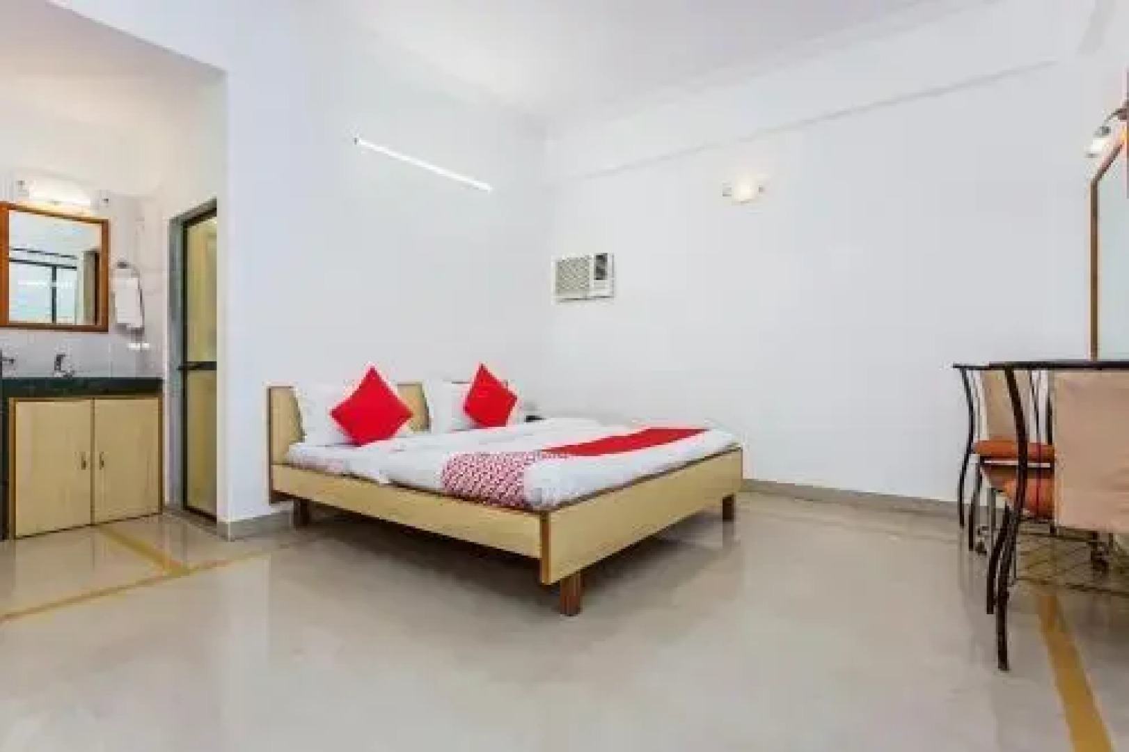 Oyo 24889 Prabhat Plaza