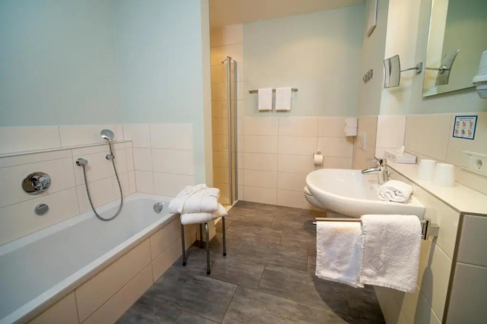 Seehotel und Appartements Schnöller