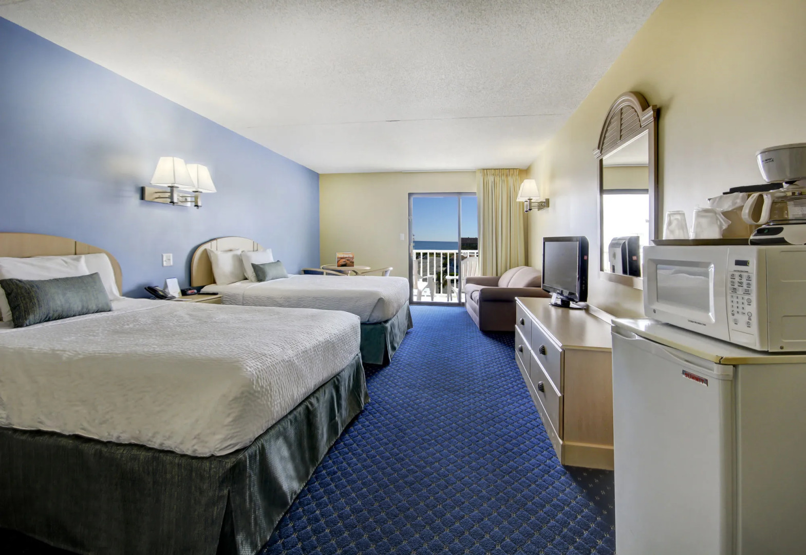 Coastal Palms Inn & Suites