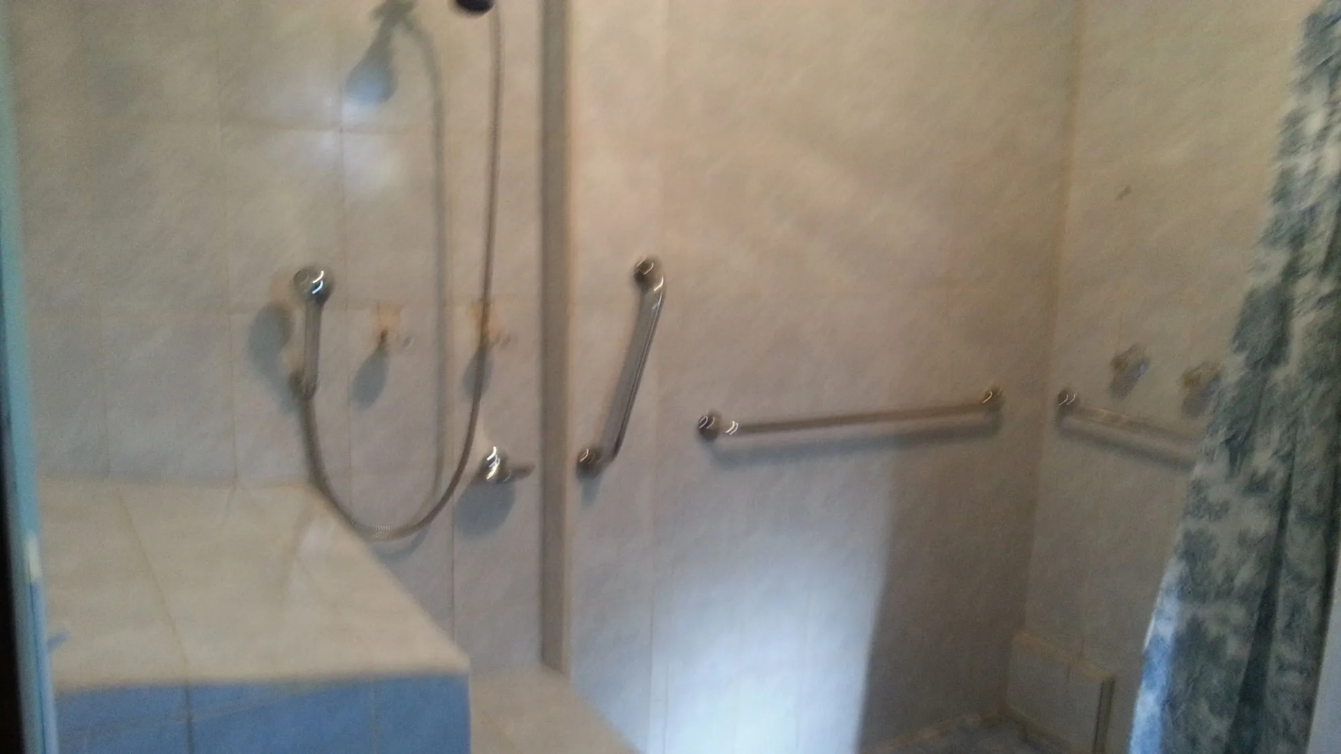 La Delphina B&B Bar and Grill Hotel