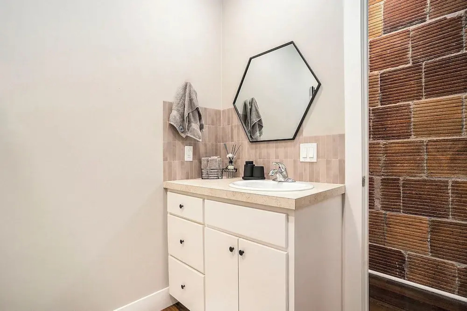 Love Mi Getaway Loft with Deck 110