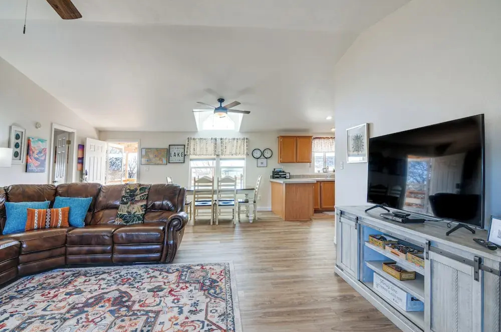 13 Mi to Lake Powell: Mtn-view Home w/ Deck & BBQ