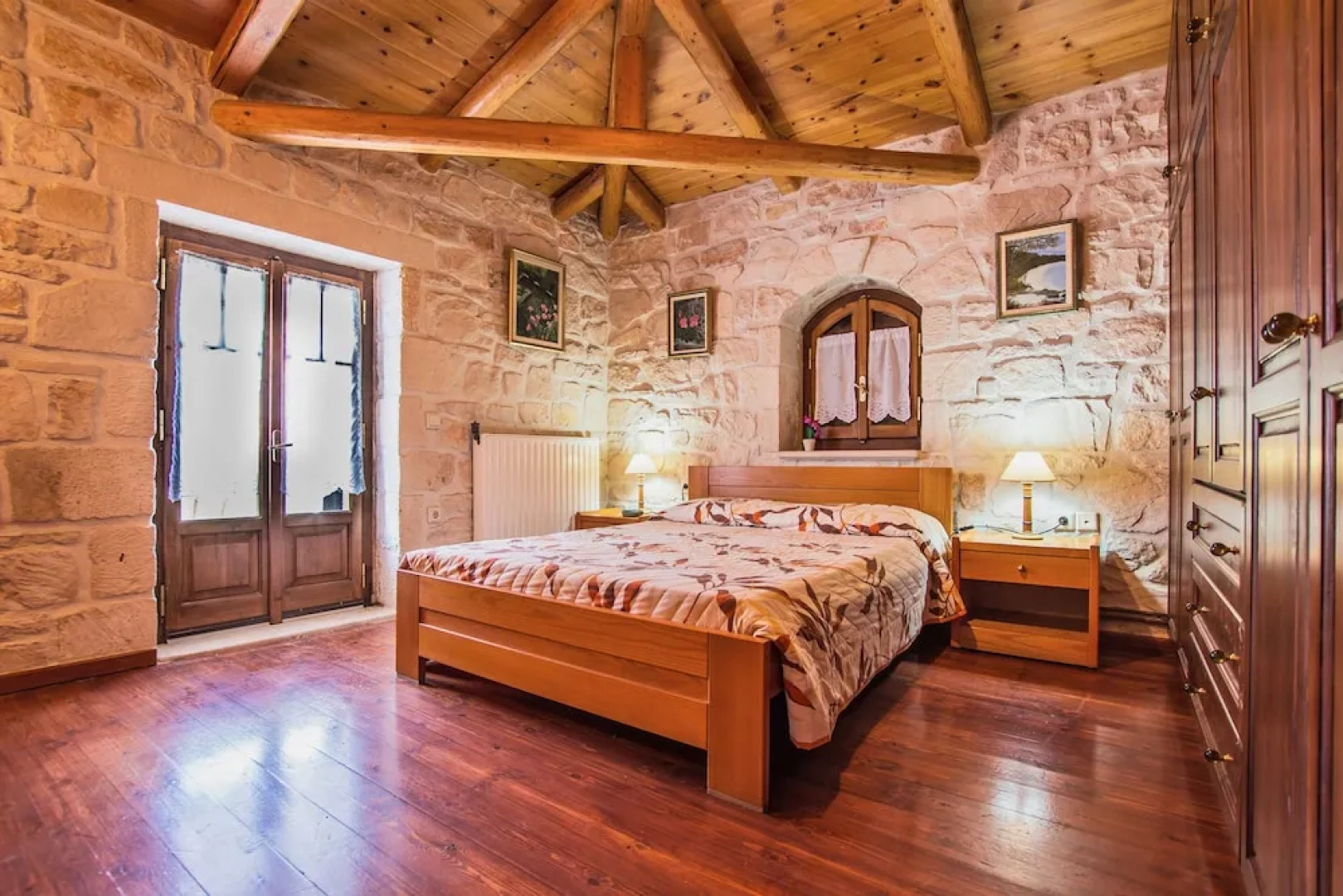 The Vivian - Luxury Stone Villa