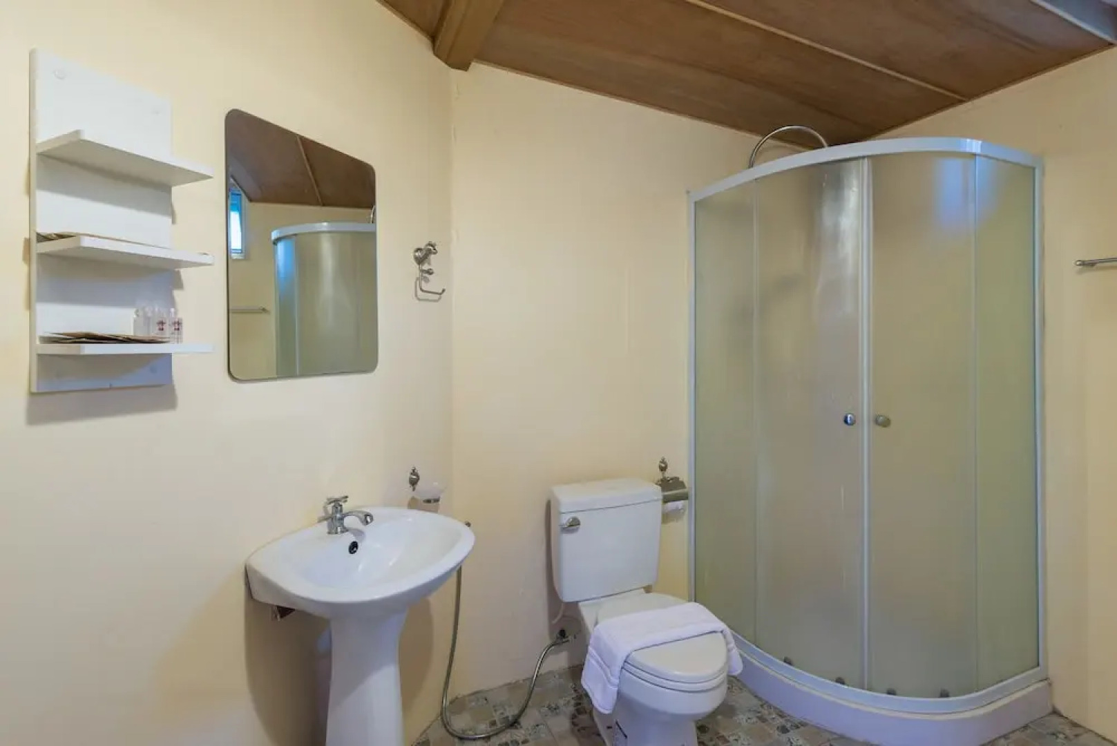 Alongkorn Farm and Resort