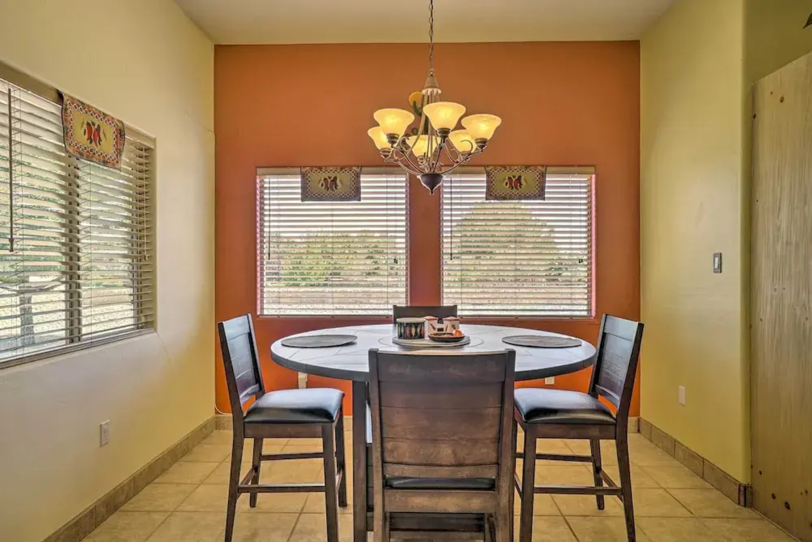 Rustic Las Cruces Escape - 2 Mi to Nmsu!