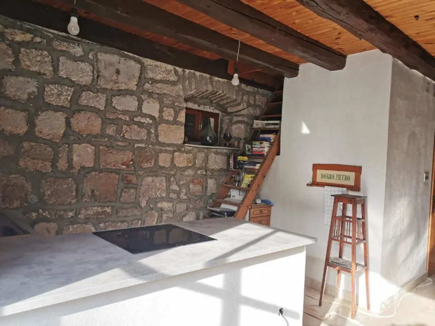 D HOUSE authentic Zlarin house, relaxing courtyard and terrace