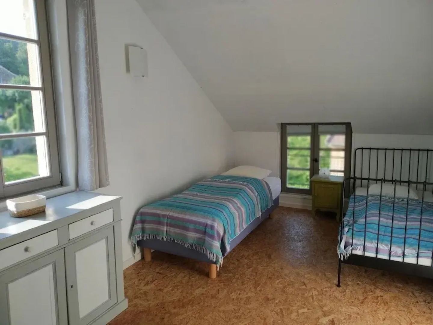 Sunflower Valley Villa, Leobard