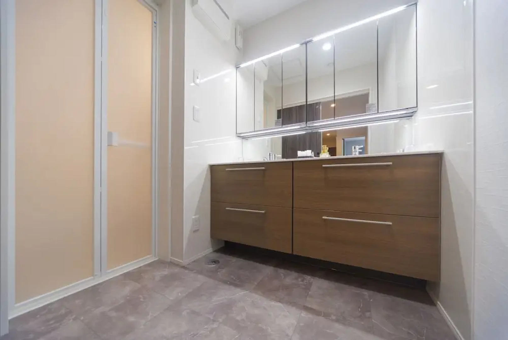 LYS GRACIEUX【Ezo Fuji hoothills】