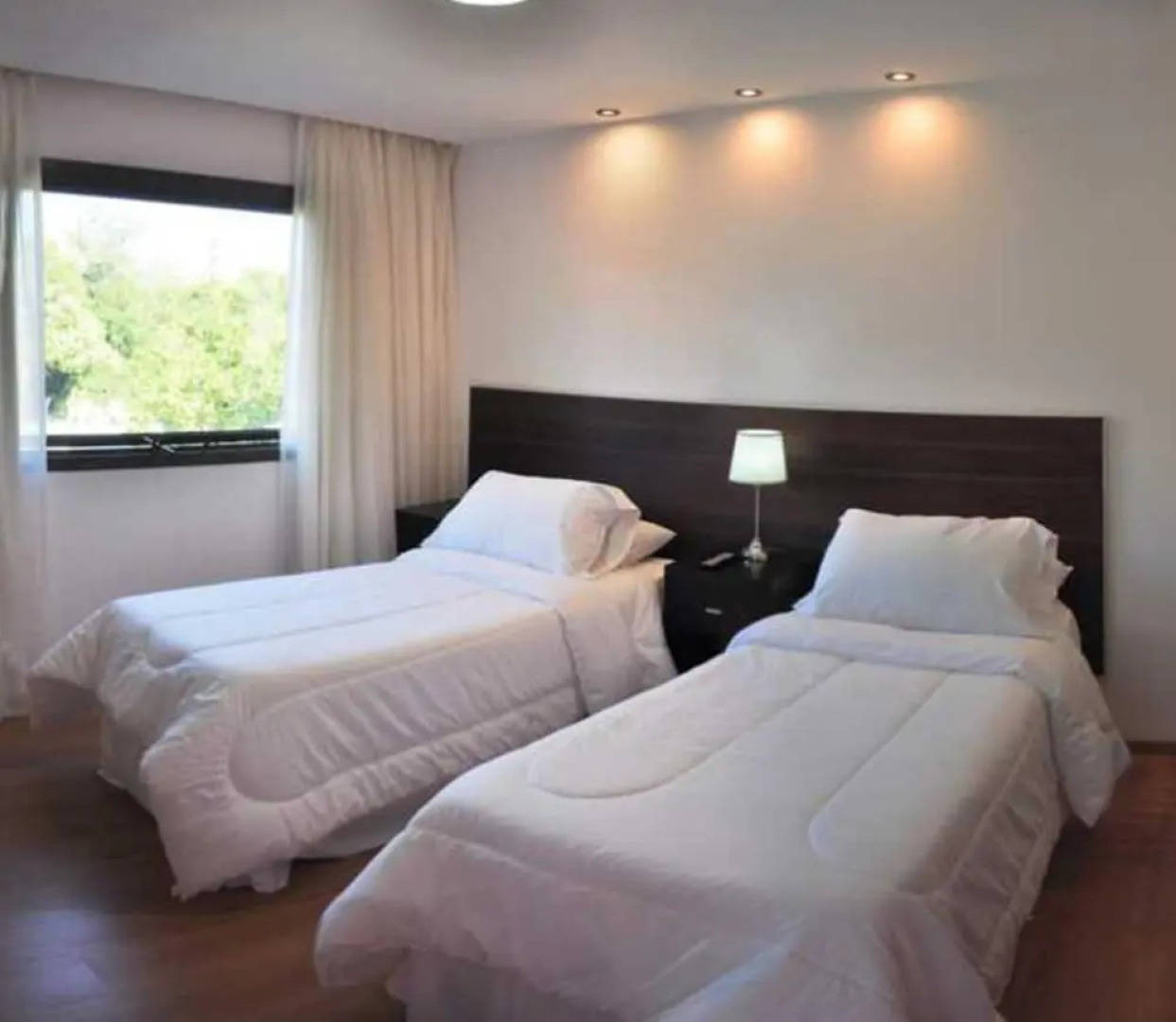 L'Hirondelle - Adults Only