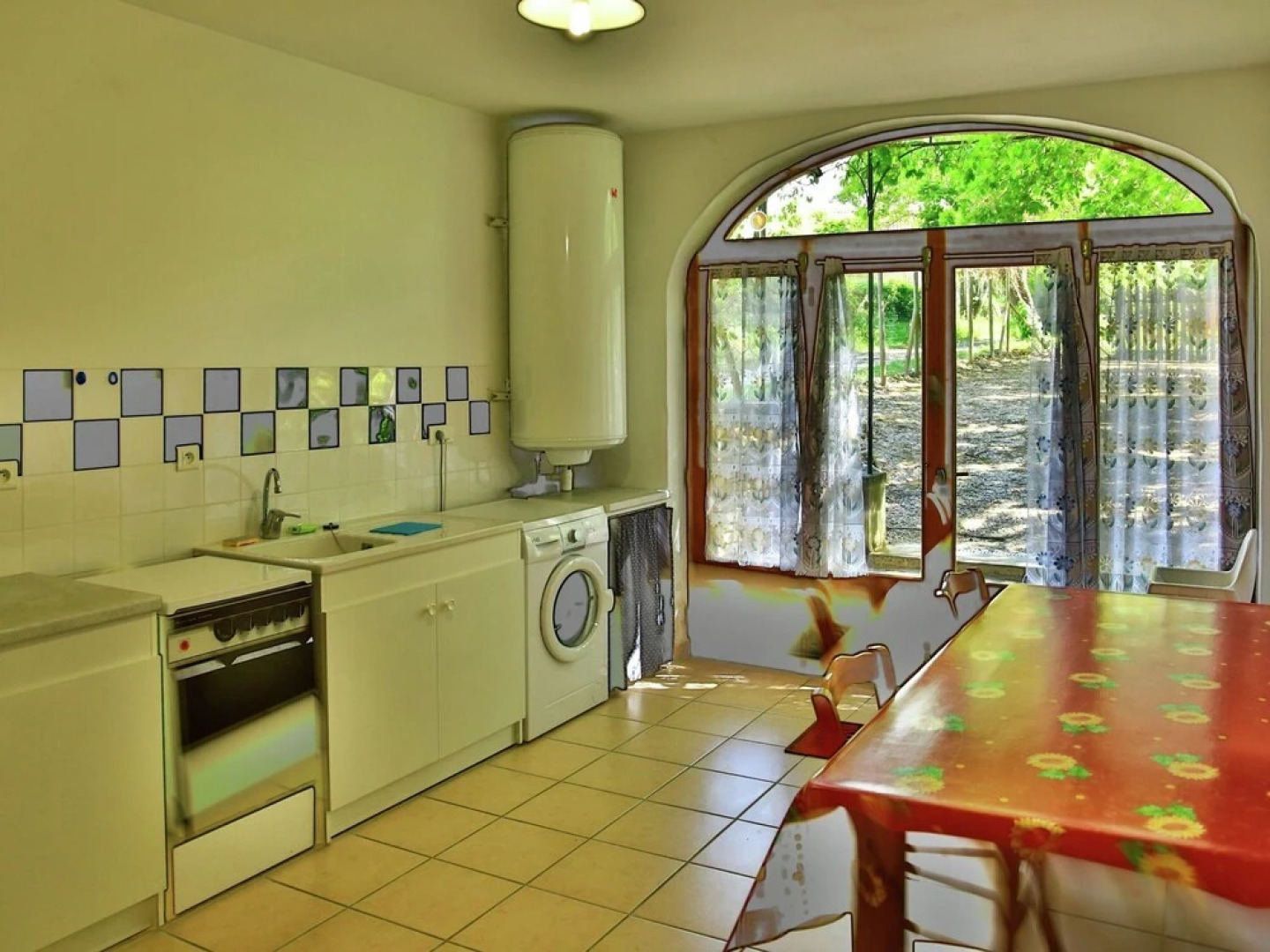 Magnificent Holiday Home with Swimming Pool in Oppede