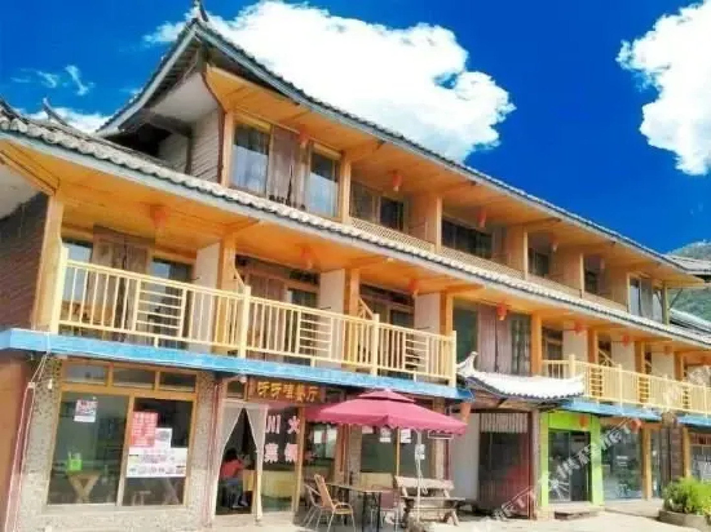 Lugu Lake Caohu Huayang Inn