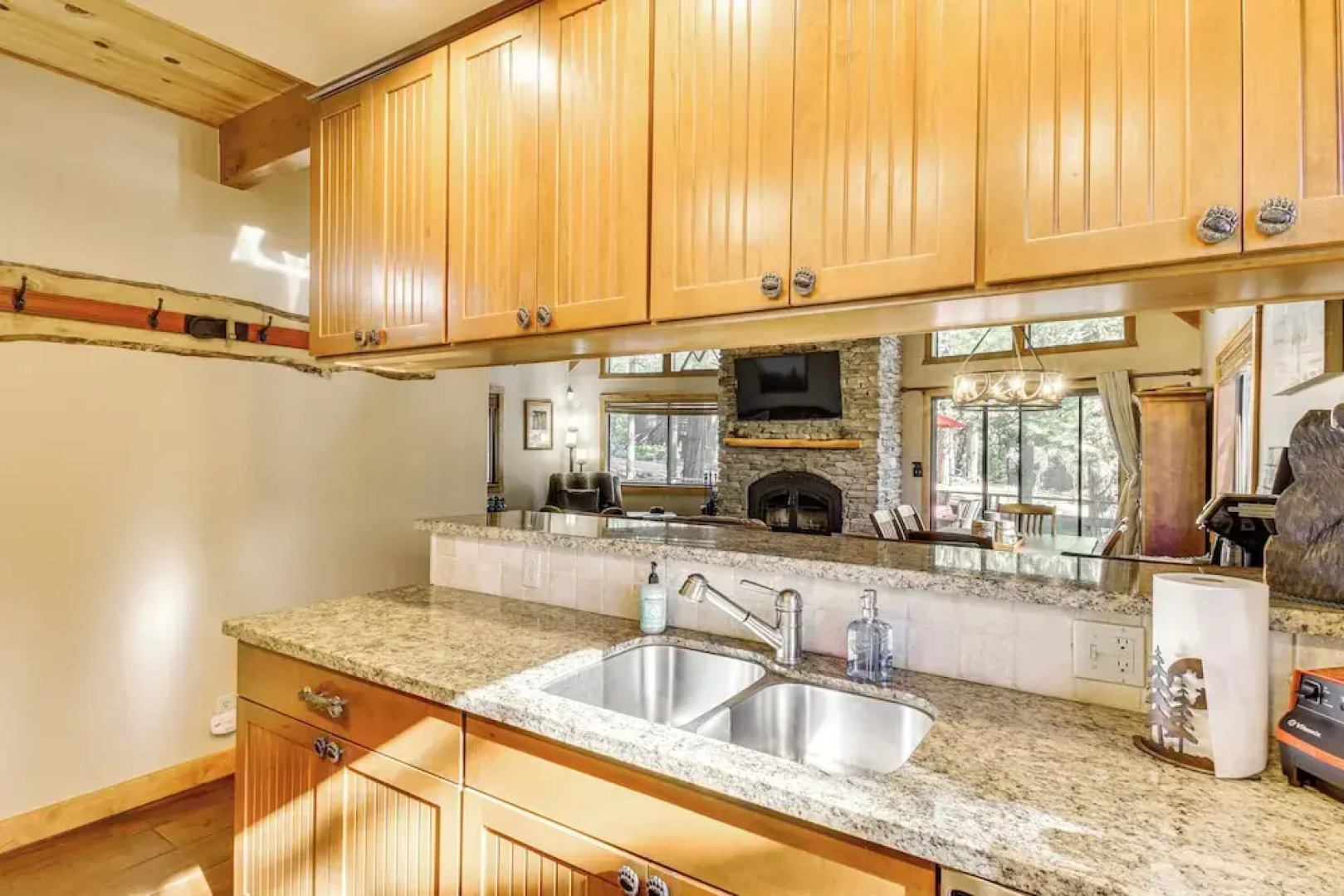 4 Mi to White Pines Lake: Quiet Cabin w/ Fire Pit