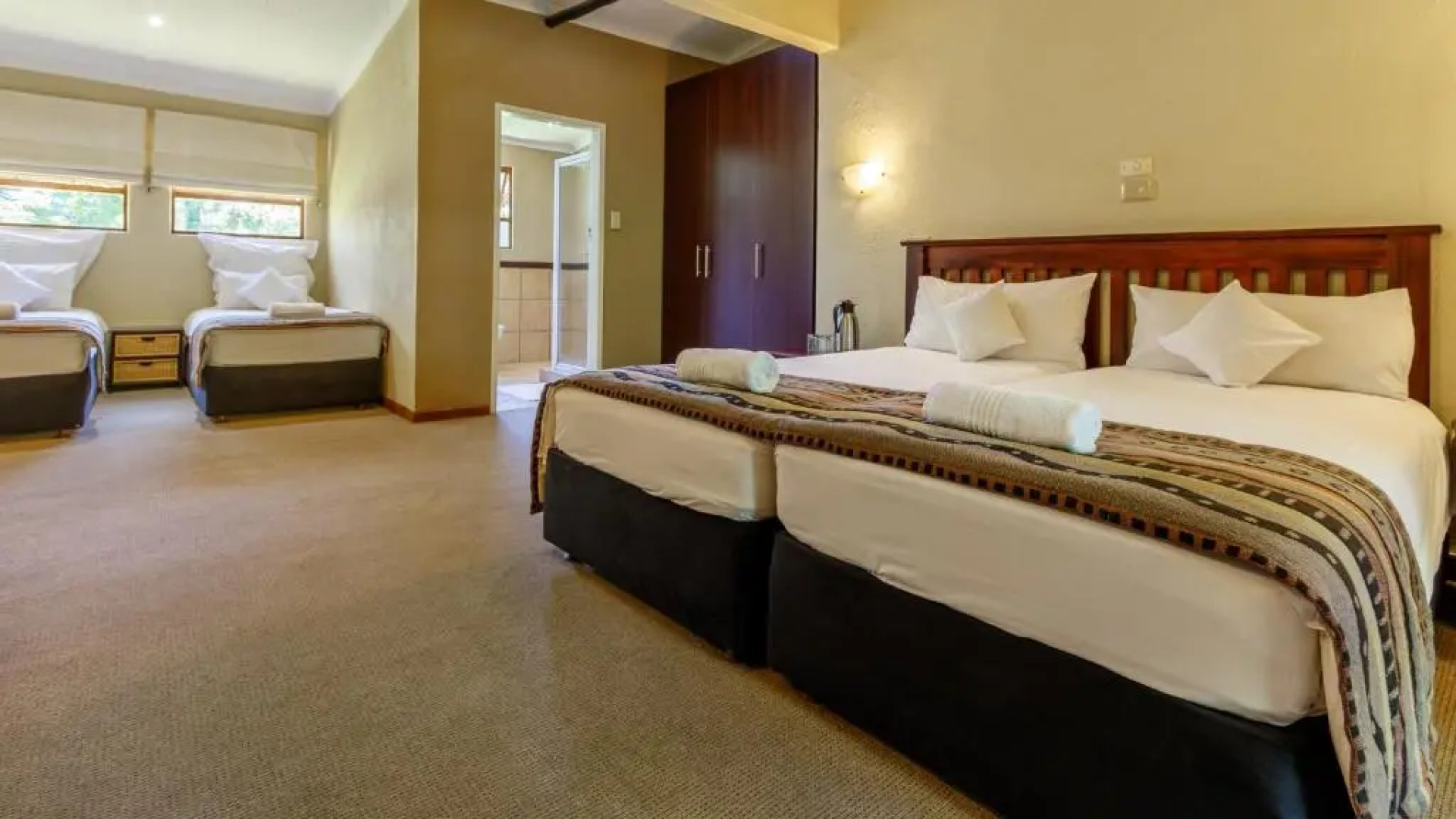 Hotel Numbi and Garden Suites