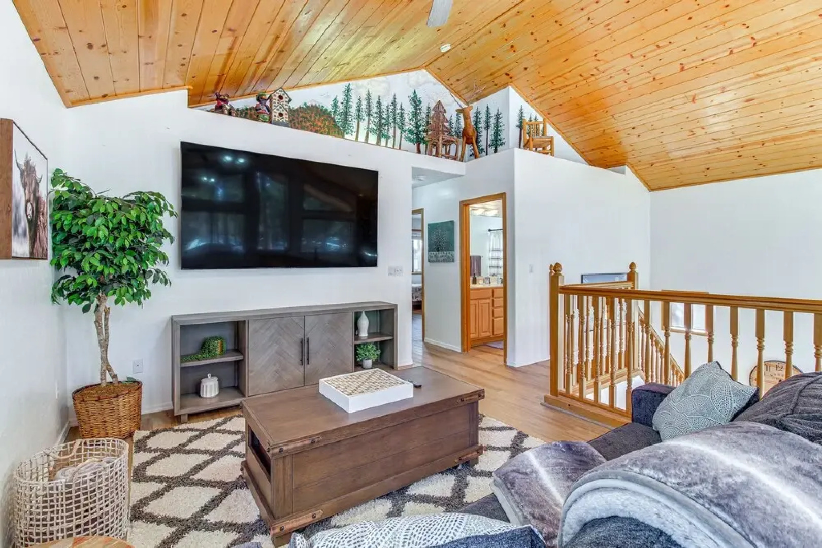 Pet-friendly Cabin w/ Fire Pit in Pinetop!