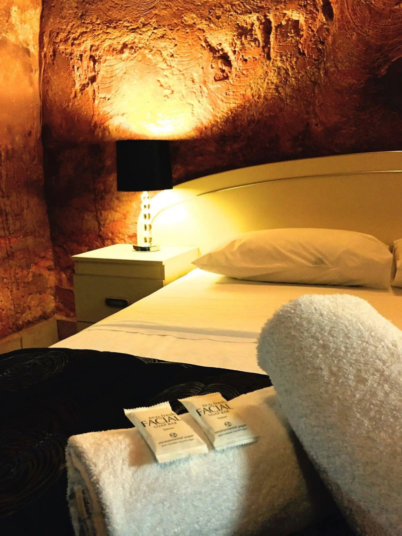 The Lookout Cave Underground Motel