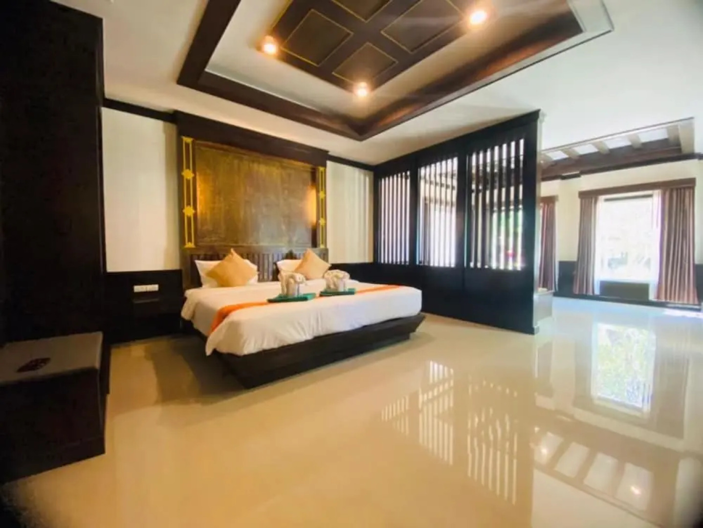 Hotel and Beach Bungalow at Lanta Resort