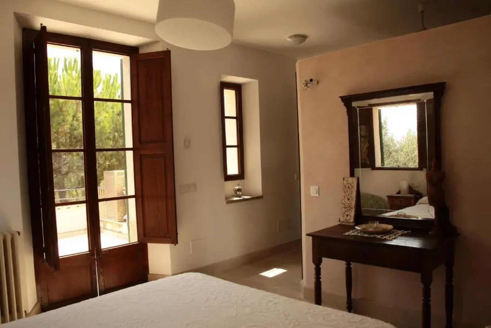 Son Jordi nou, beautiful villa near Alaro big swimming pool, BBQ mountain views 12people