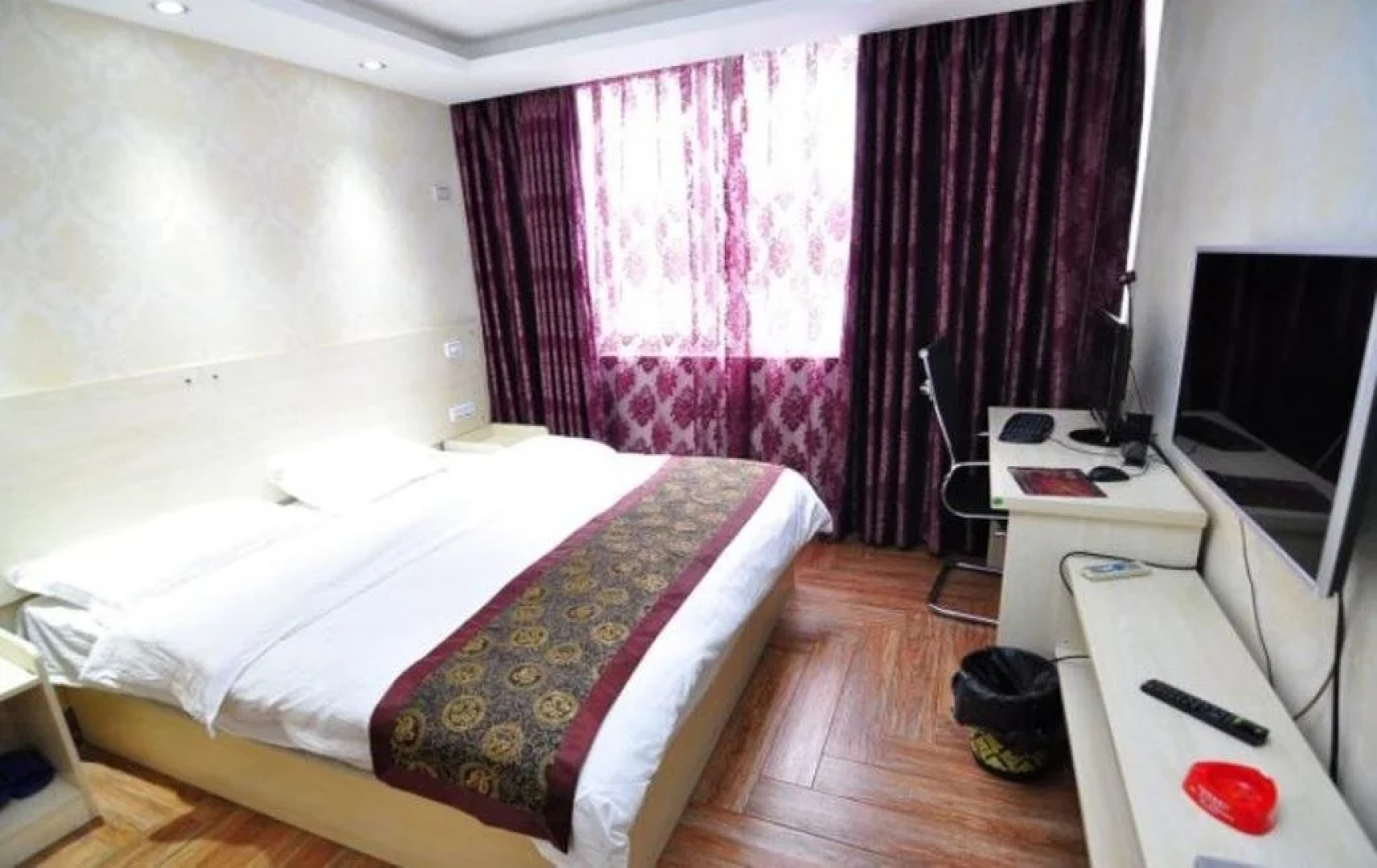 Qujing Agricultural Materials Hotel