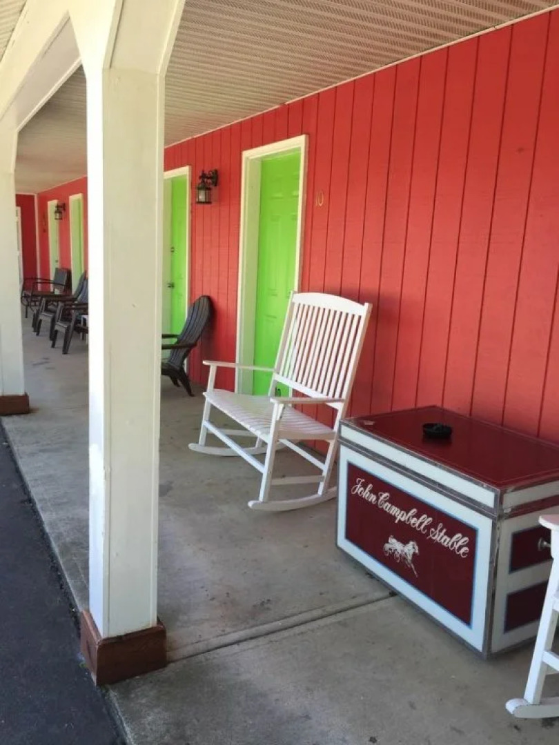 May's Polynesian Motel