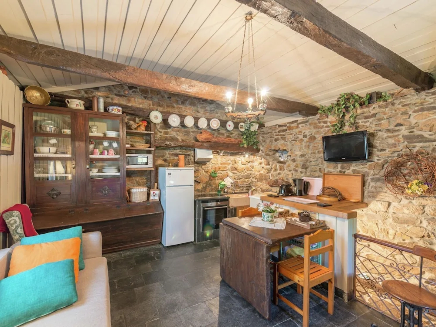 Holiday Home for two in Idyllic Garden With Saltwater Swimming Pool