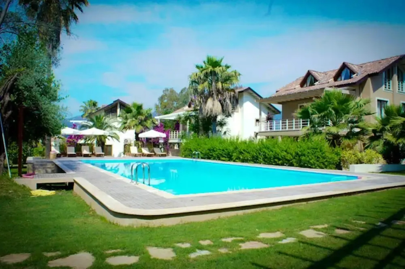 Aquamarine Apartments