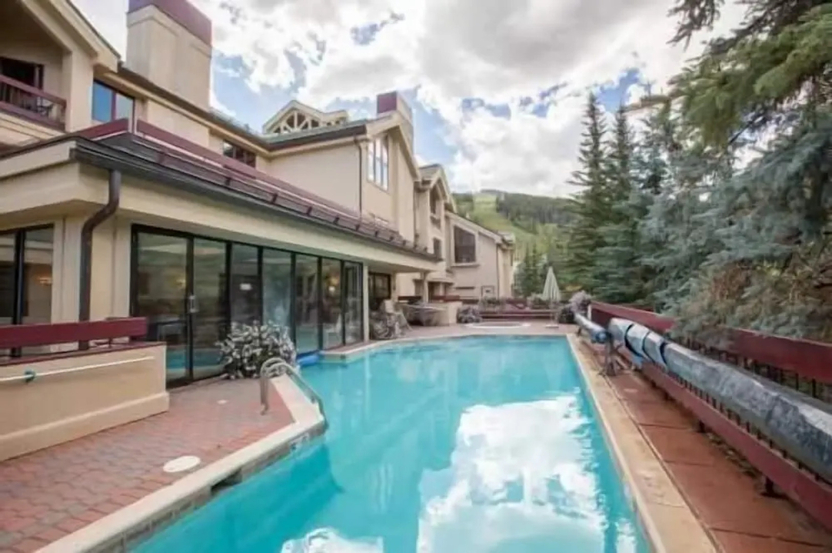 Strawberry Park Ski-in Ski-Out Condo by RedAwning