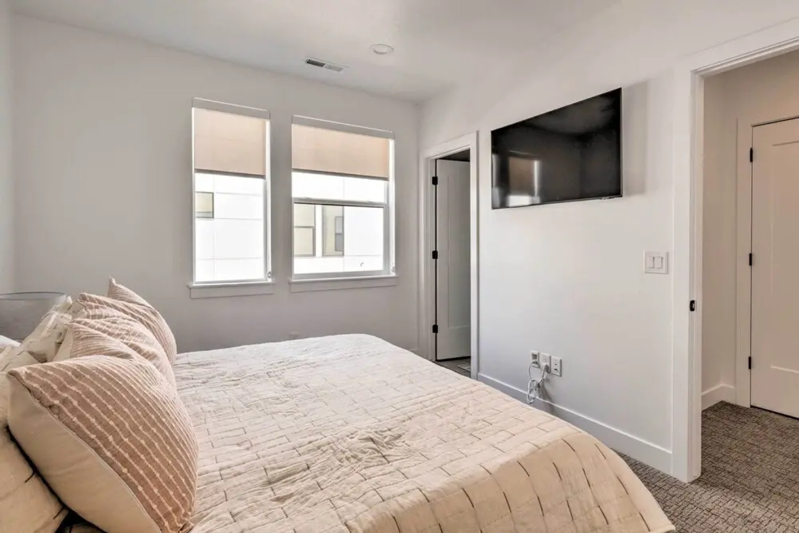 Modern-chic Provo Townhome 1 Mi to BYU Campus