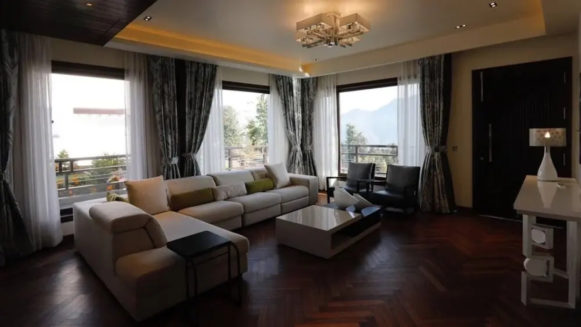 An Extravagant Luxurious Pushp Villa Overlooking The Ganges and Rishikesh Valley