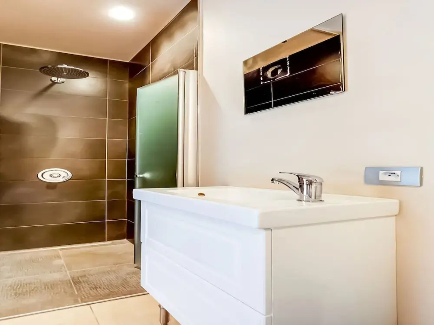 Modern Holiday Home in Avelgem with Sauna & Hot Tub