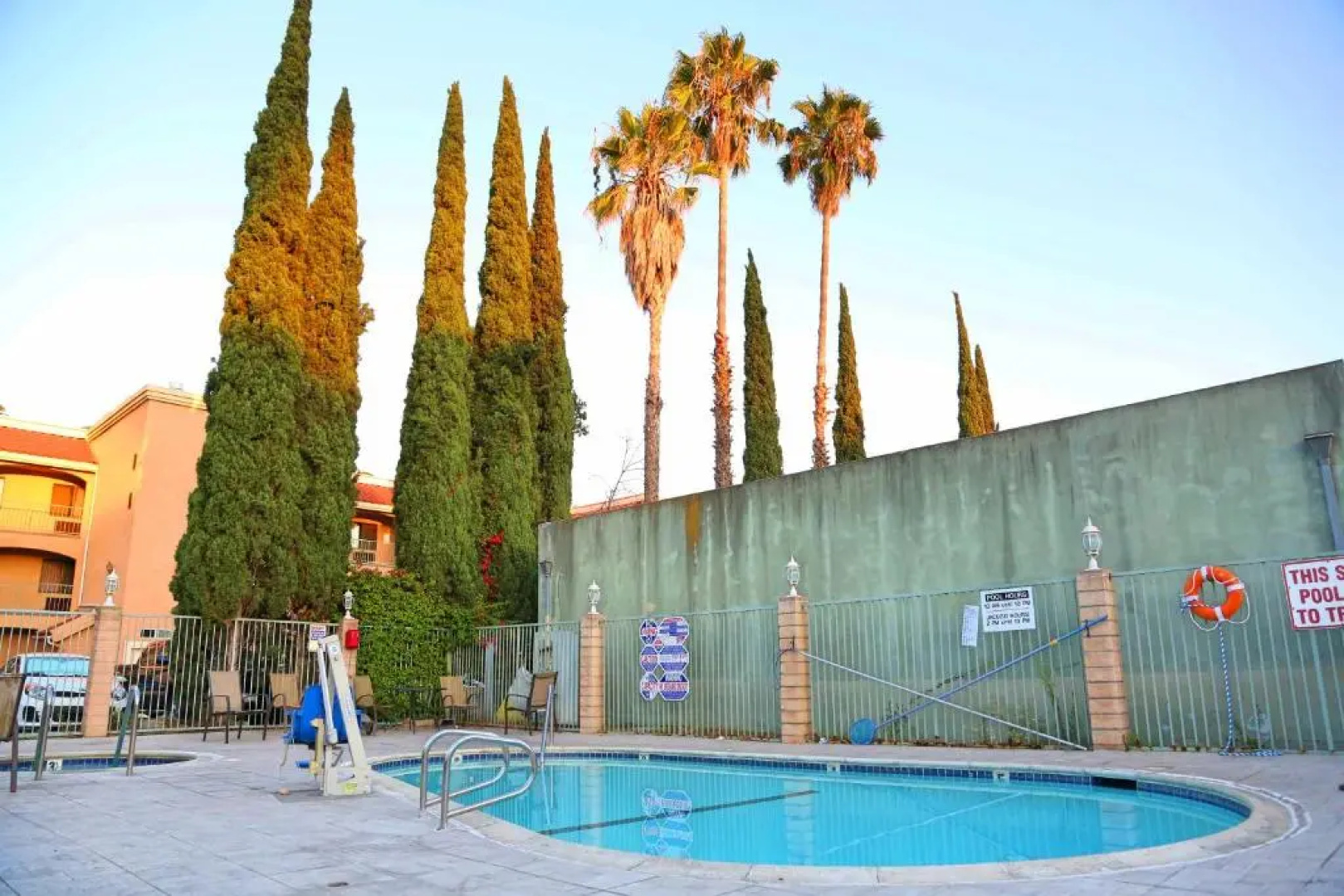Travelodge by Wyndham Pasadena Central