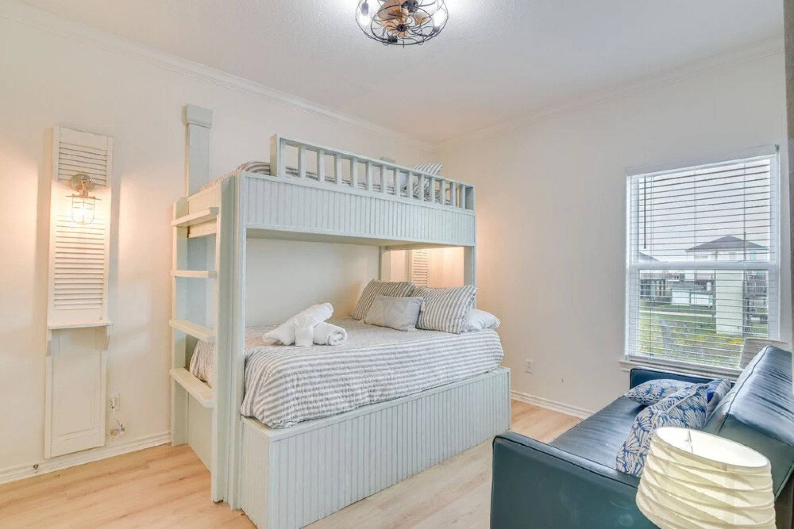 Family-friendly Crystal Beach Home: Steps to Beach