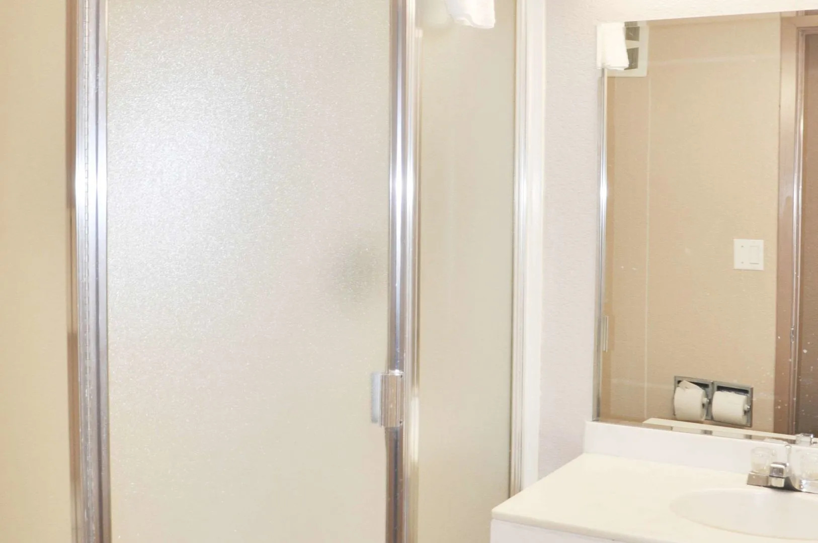 Bison Inn & Suites on University