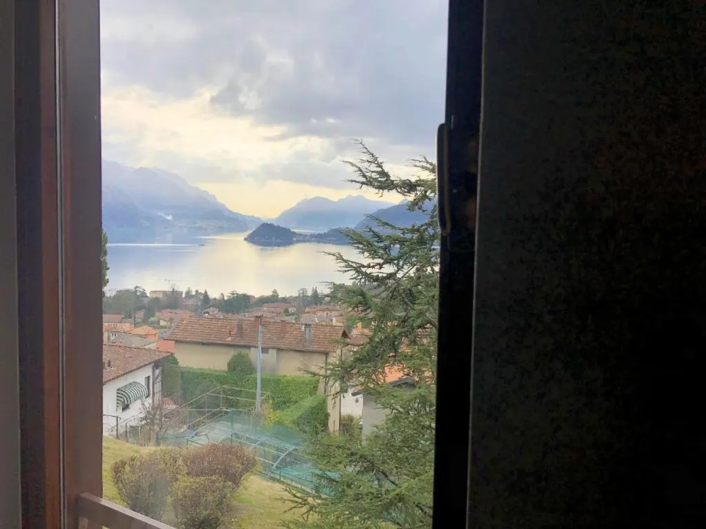 One bedroom appartement with lake view shared pool and enclosed garden at Menaggio