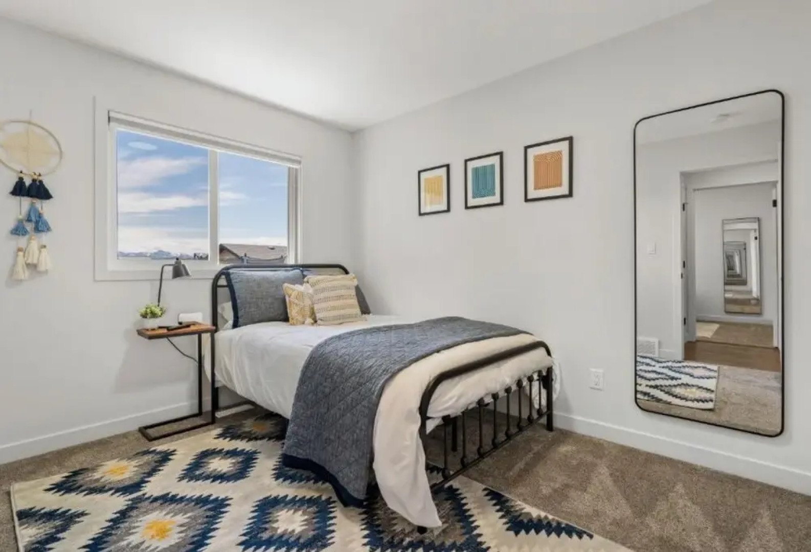 Livingston Way I Sleep 6 I Netflix I Kitchen I TV