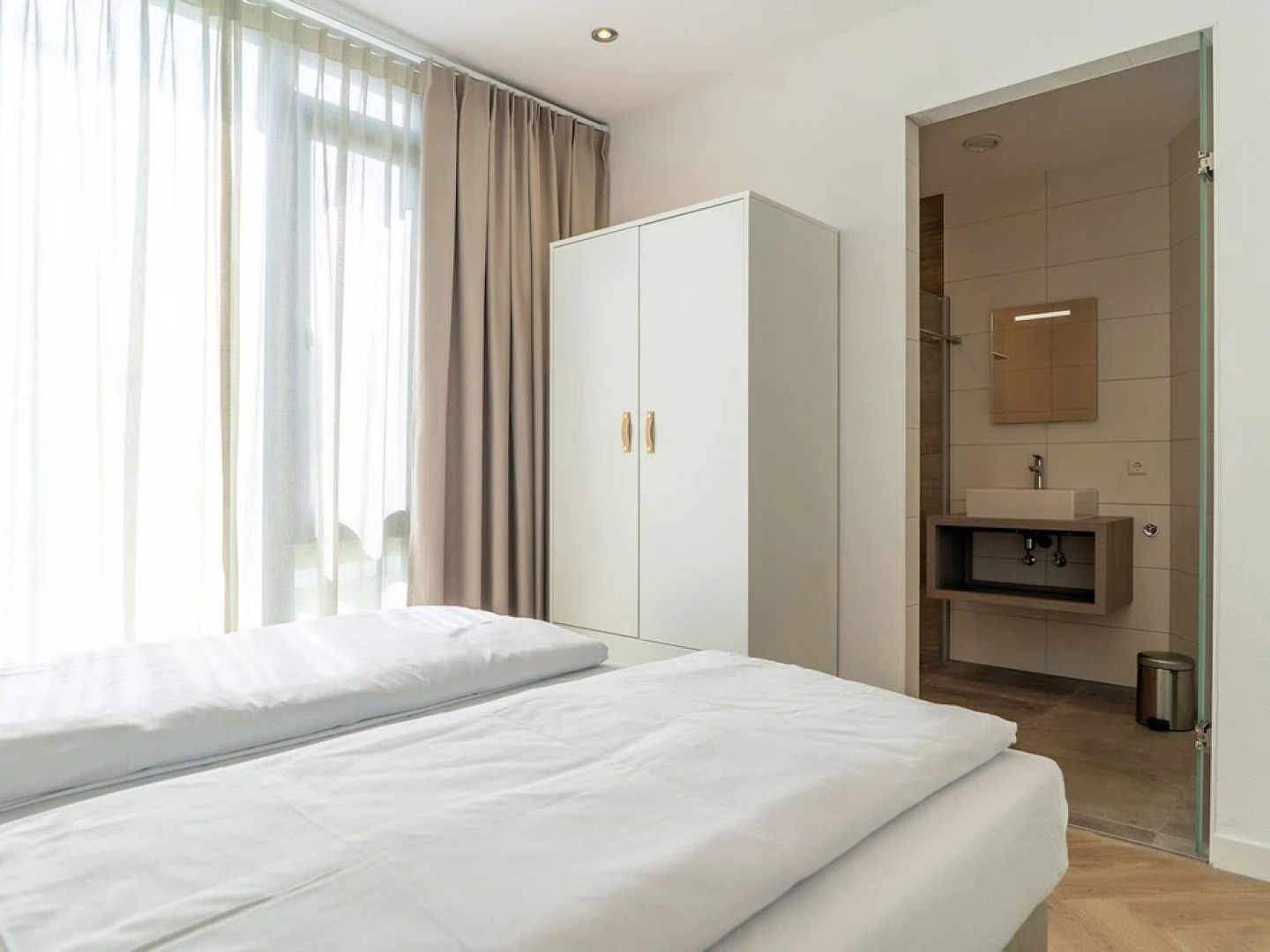 Detached Luxury Villa With Four Bathrooms Near the Sea